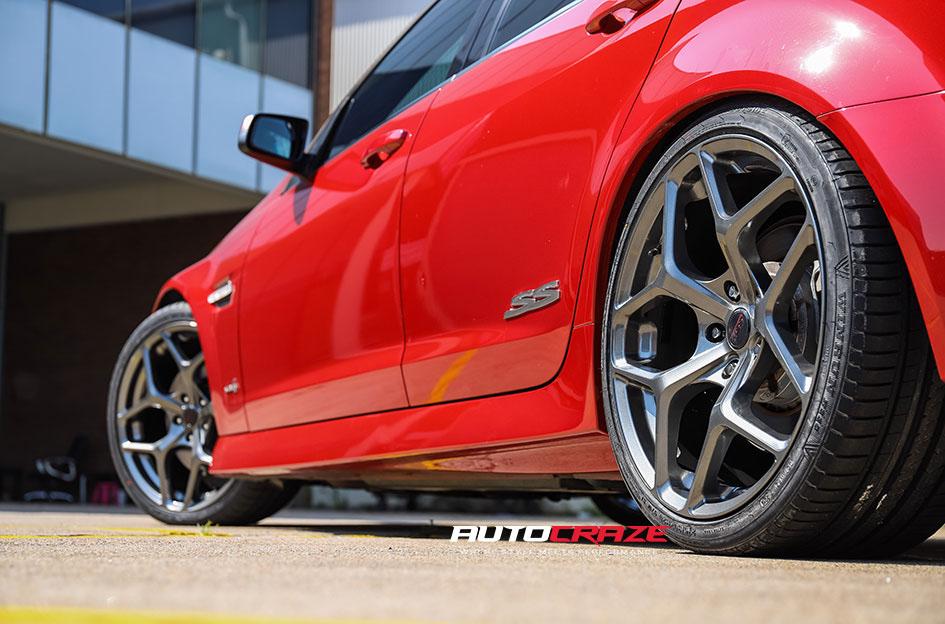HOLDEN-COMMODORE-DOMINATE-GUNMETAL